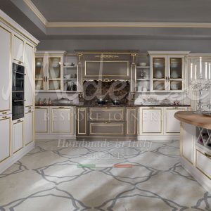 Лучшие элитные кухни на заказ из Италии с отделкой из сусального золота